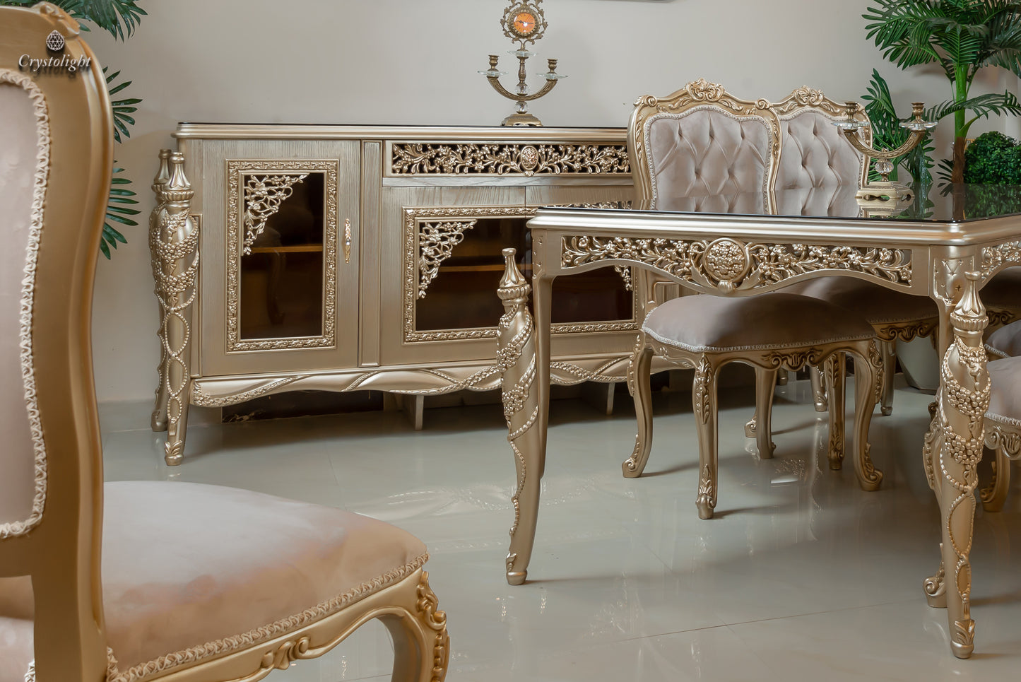 طاولة طعام حصرية (6 أشخاص)