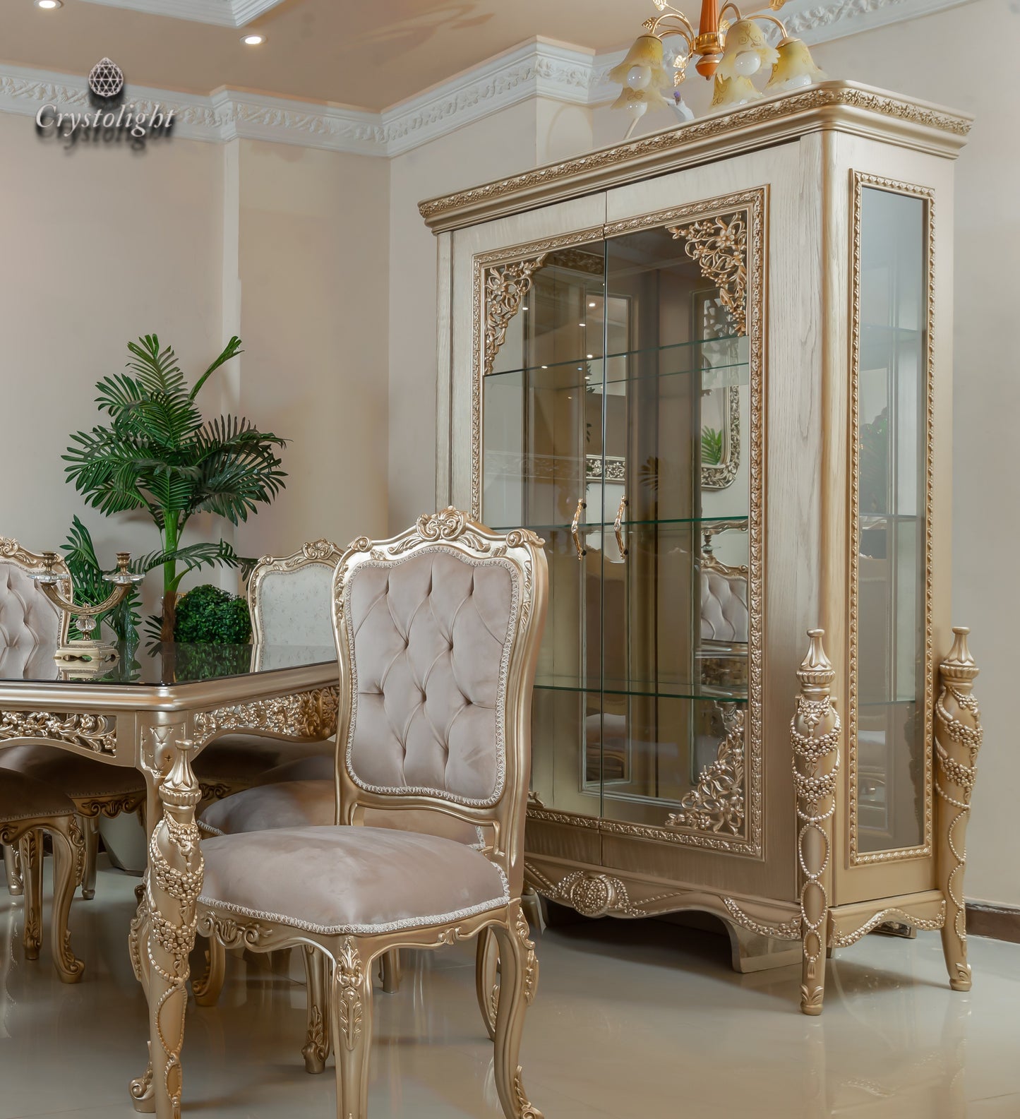 طاولة طعام حصرية (6 أشخاص)