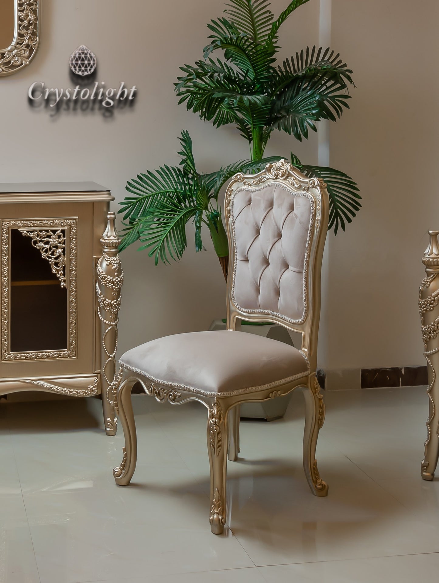 طاولة طعام حصرية (6 أشخاص)
